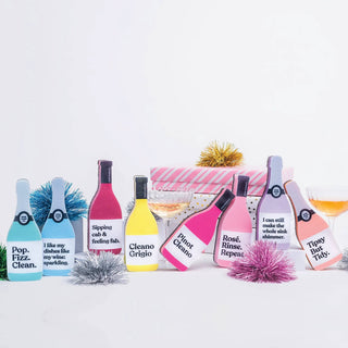 Scrubbly kitchen sponge Cleano Grigio in gray on a colorful gift-wrap display.