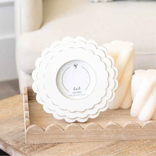 Wood round scallop photo frame for 4x4 pic, white - 17032