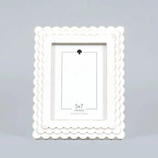 Wood scallop photo frame, white, for 5x7 photos, double scalloped border