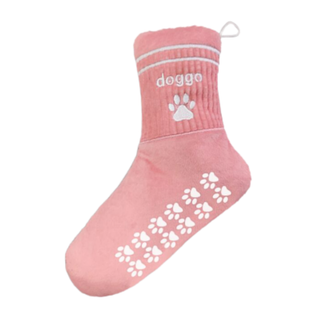 Doggo athletic sock, pink ankle-length with white paw prints and cuff stripes