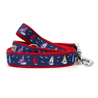 Sailboats lead, navy leash with red trim and sailboat pattern, metal clasp.