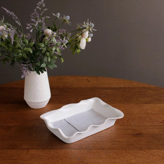 White VIDA Nube guest towel holder on a wooden table