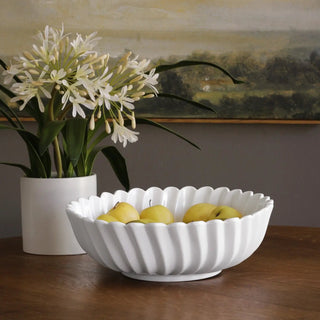 VIDA Vienna large white bowl with scalloped edges, filled with yellow apples