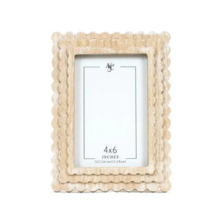 Wood scallop photo frame for 4x6 photos, natural finish