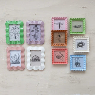 Resin wavy photo frame set for 4x6 photos; includes 10 pastel frames for hanging or sitting.