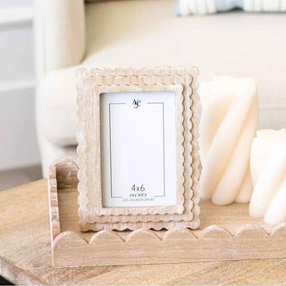 Wood scalloped photo frame for 4x6 pictures, natural wood finish