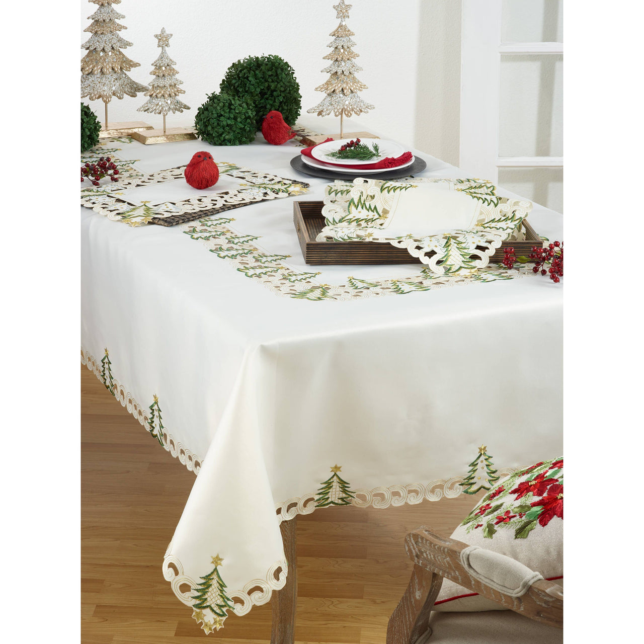 Christmas Tree Runner: Ivory  Saro   