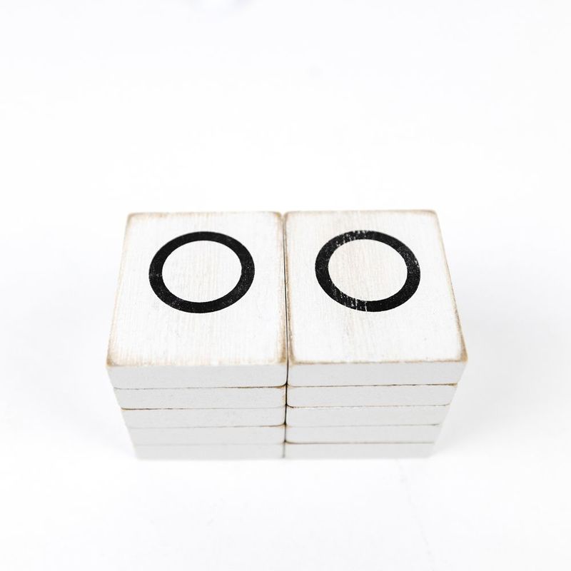 Extra Letters (O) White/Black Adams Ledgie Adams & Co.   
